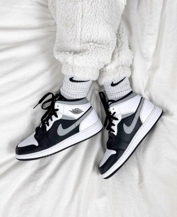 AIR JORDAN 1 MID WHITE SHADOW‏