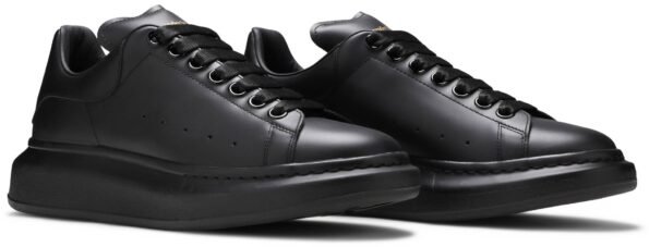 ALEXANDER MCQUEEN OVERSIZED ALL BLACK‏