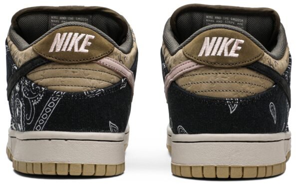 SB DUNK LOW TRAVIS SCOTT‏